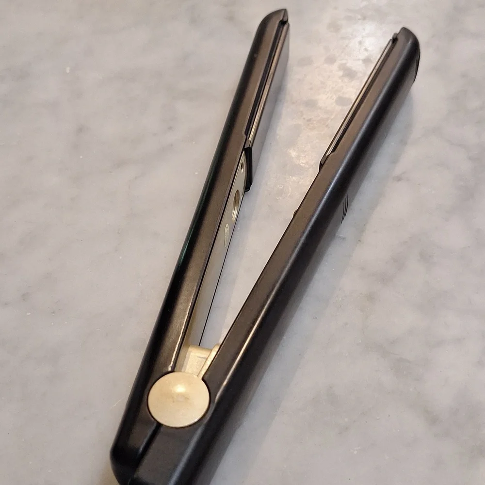 Kipozi Professional Hair Straightener 1